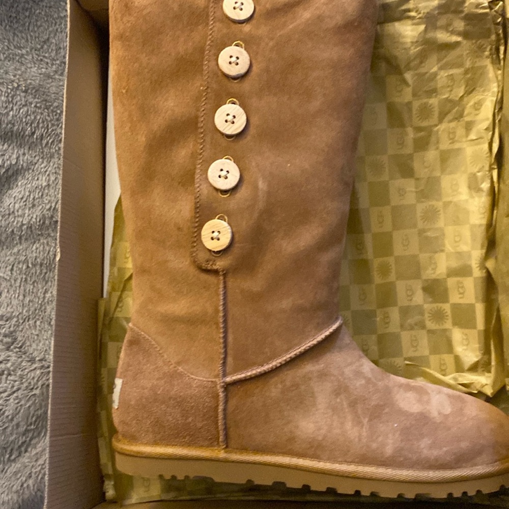Brand new women Ugg Size 9 Button on the side